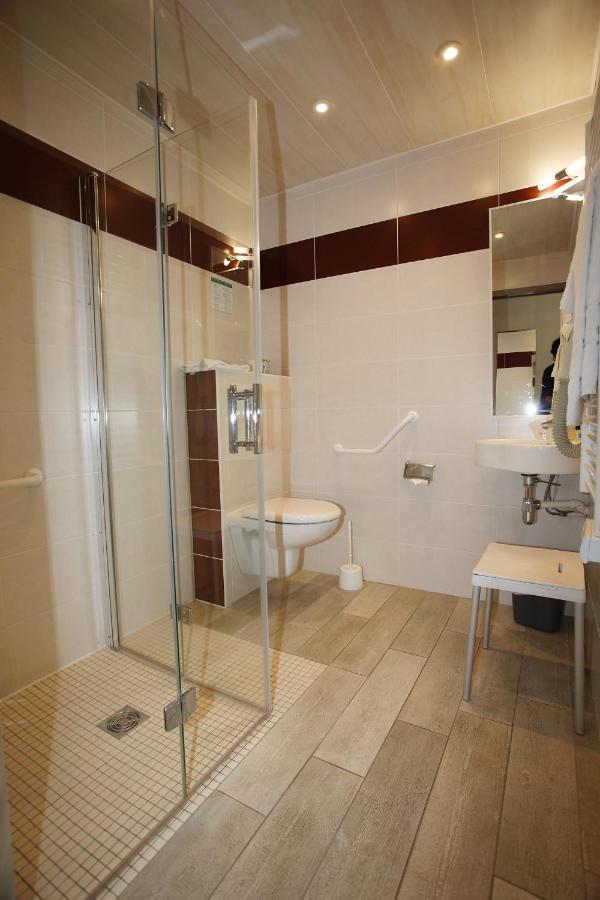Contact Hotel - Hotel Le Lion D'Or Ламбал Екстериор снимка