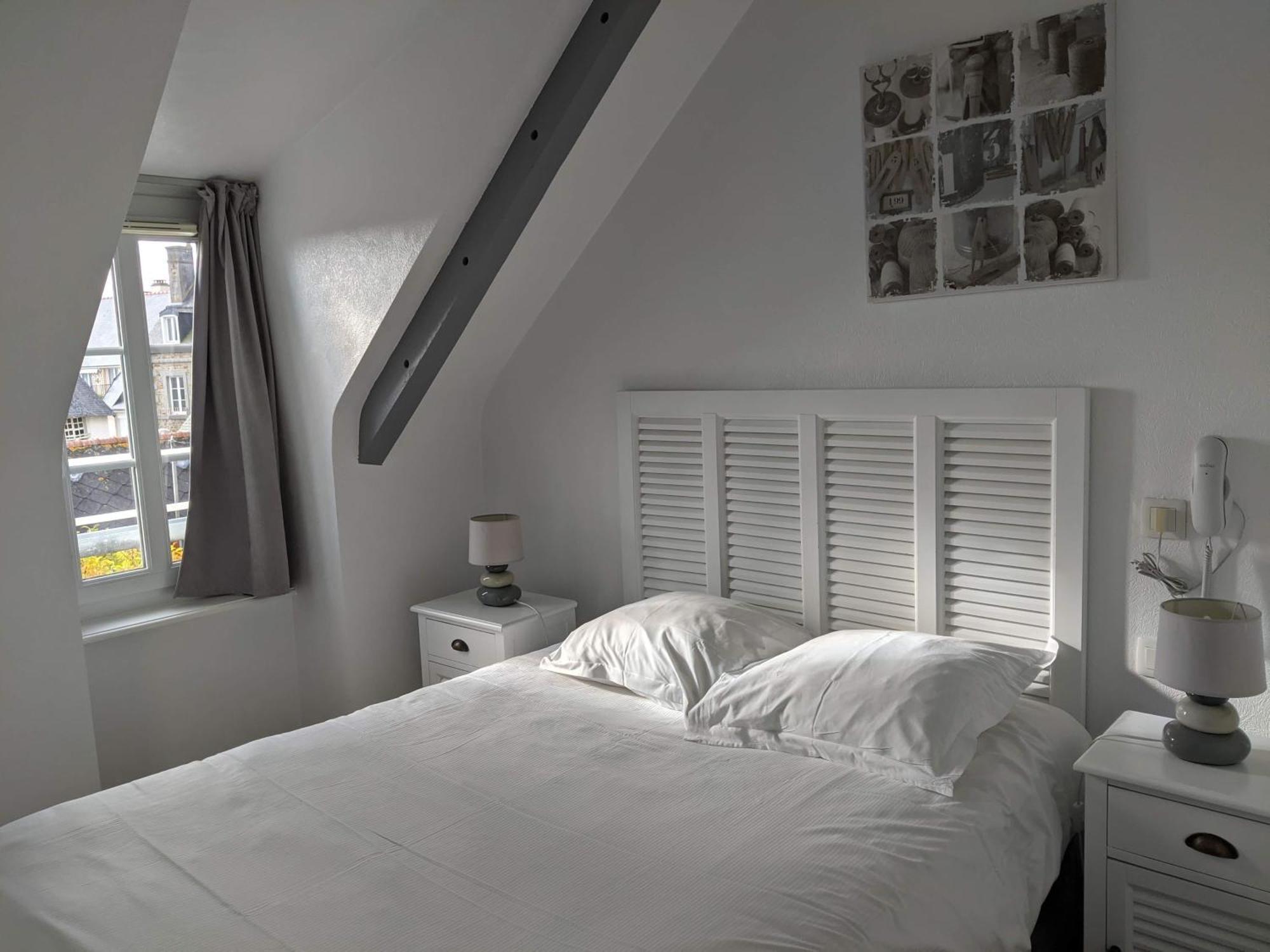 Contact Hotel - Hotel Le Lion D'Or Ламбал Екстериор снимка