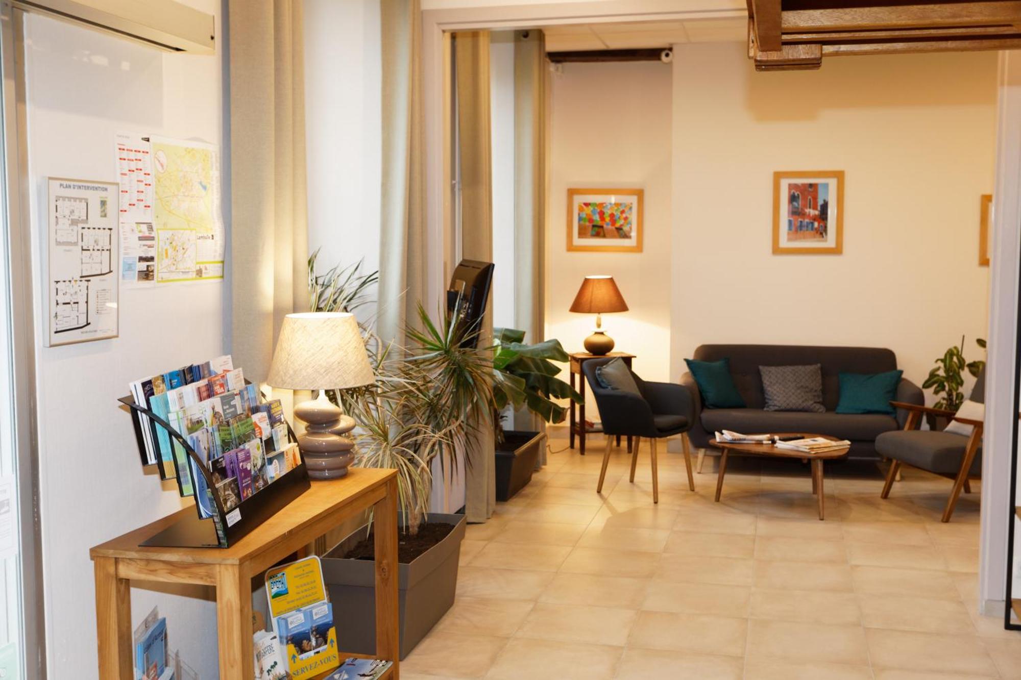 Contact Hotel - Hotel Le Lion D'Or Ламбал Екстериор снимка