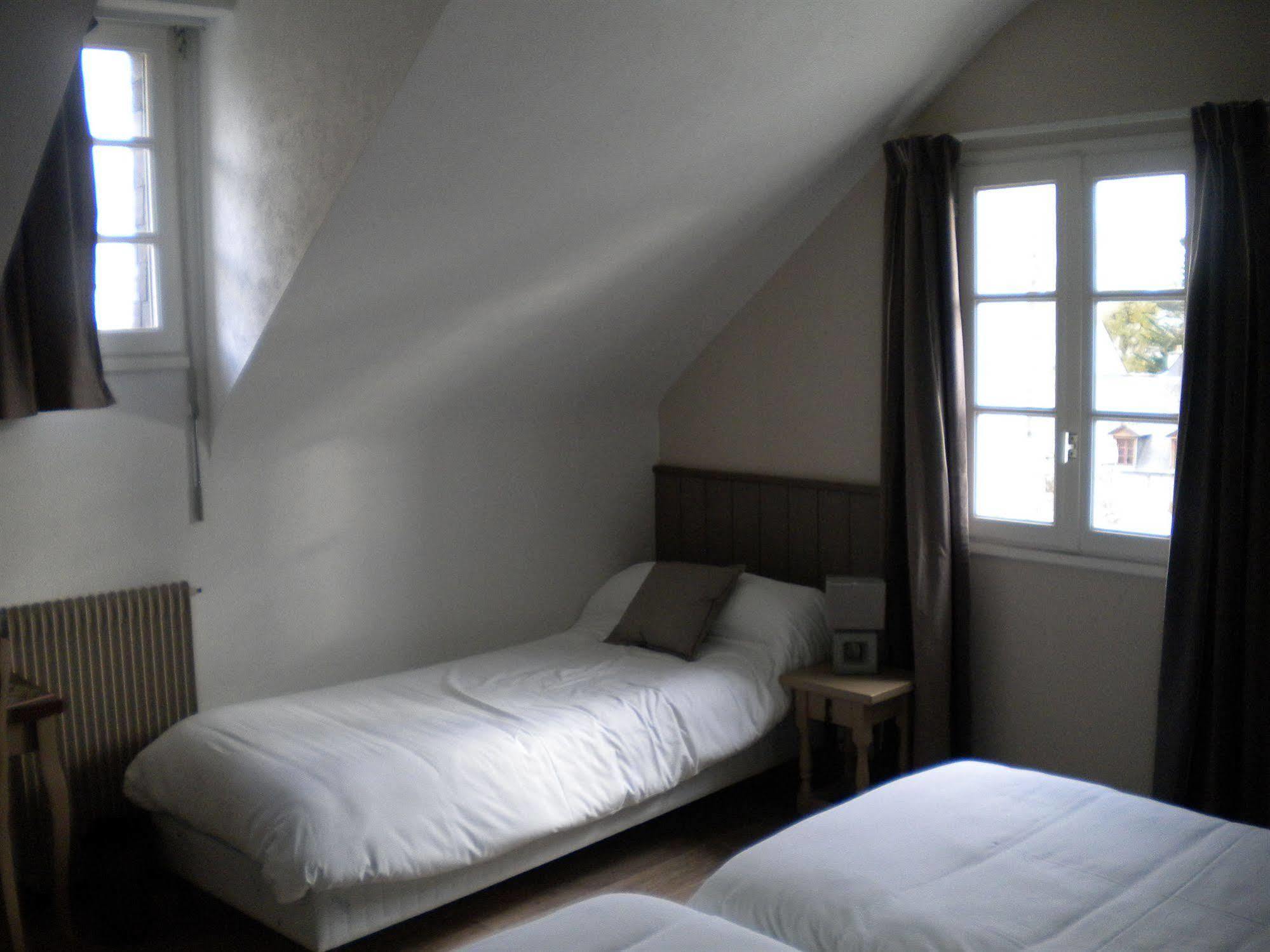 Contact Hotel - Hotel Le Lion D'Or Ламбал Екстериор снимка