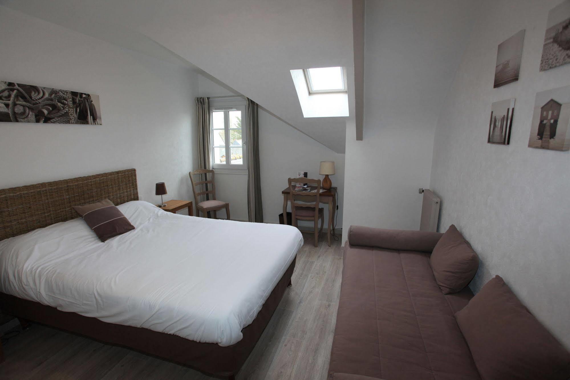 Contact Hotel - Hotel Le Lion D'Or Ламбал Екстериор снимка