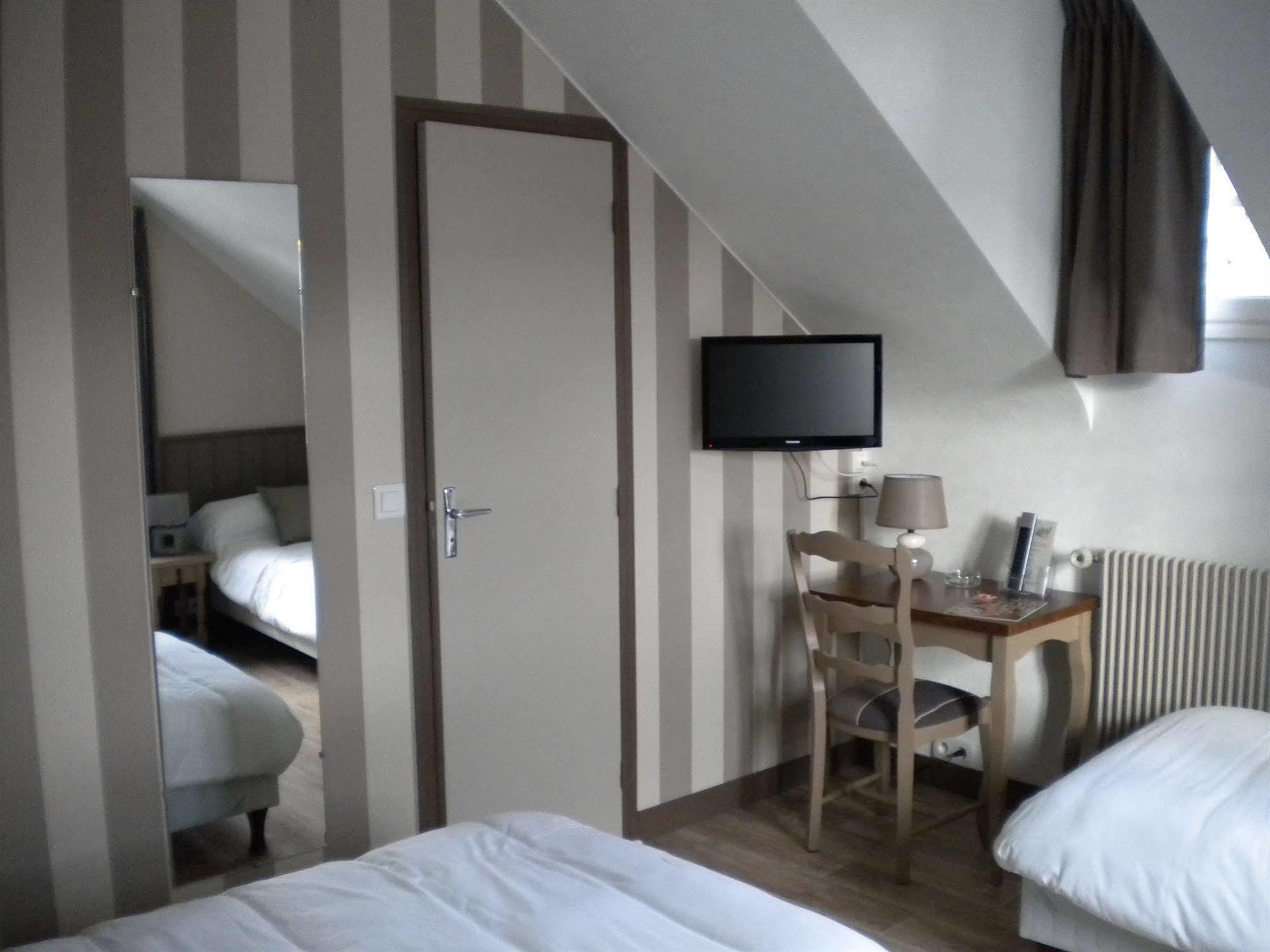 Contact Hotel - Hotel Le Lion D'Or Ламбал Екстериор снимка