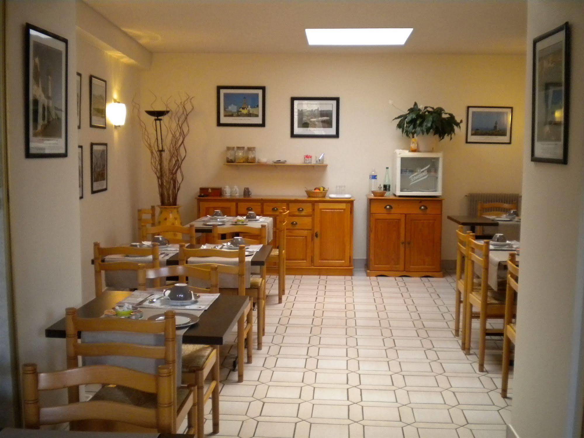 Contact Hotel - Hotel Le Lion D'Or Ламбал Екстериор снимка