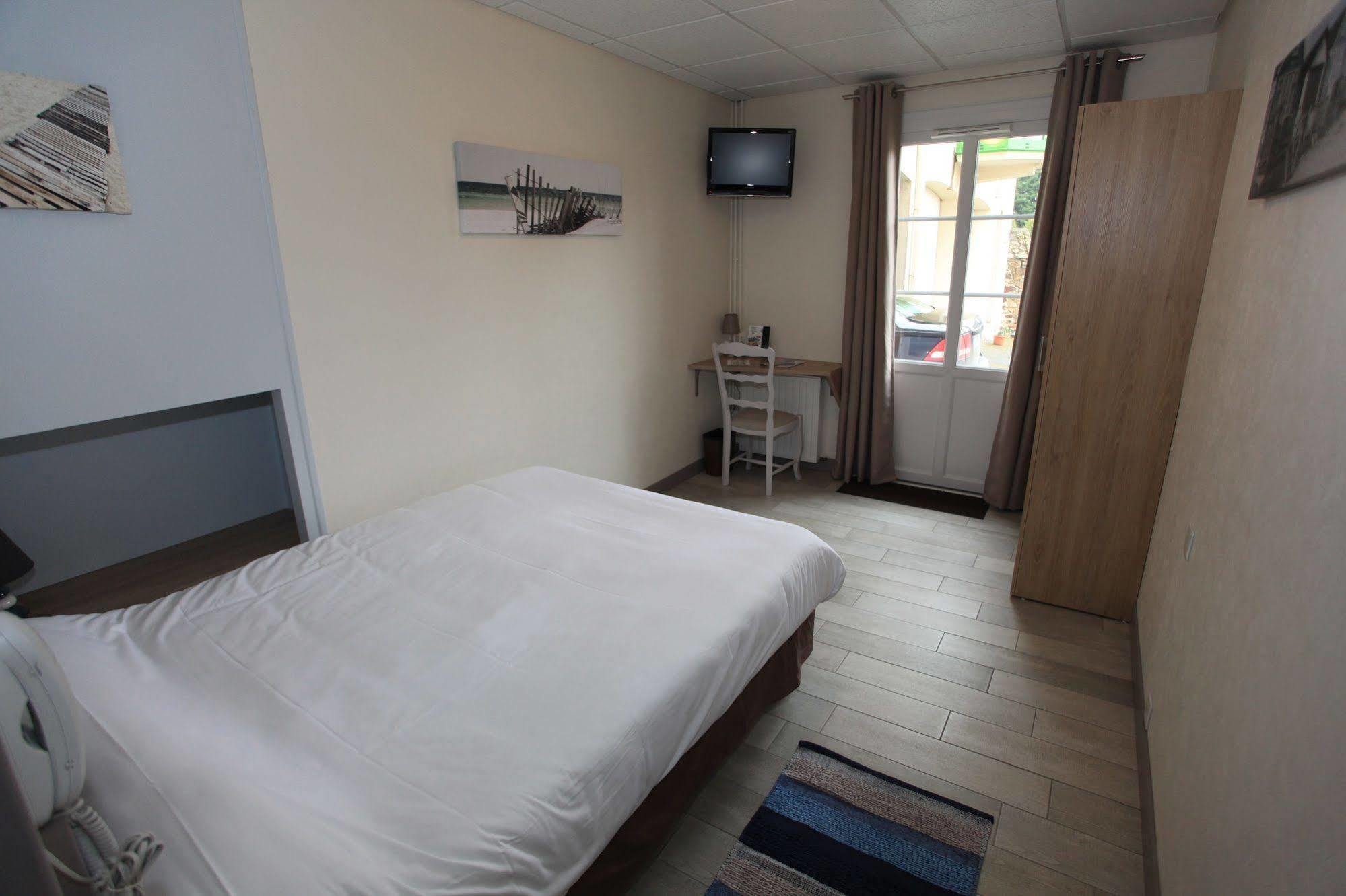 Contact Hotel - Hotel Le Lion D'Or Ламбал Екстериор снимка